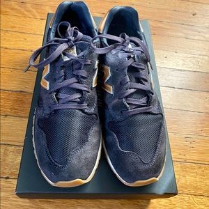 7.5 Navy & rose gold New Balance sneakers; lightly wore